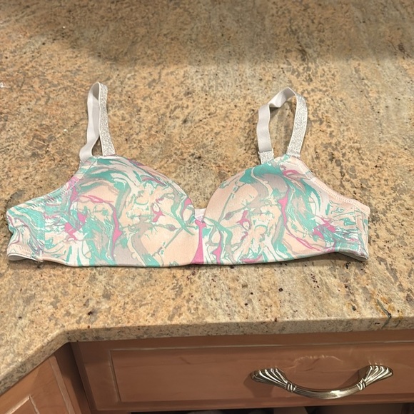 More than Magic Floral Print Bra with Adjustable Straps. No underwire - Picture 3 of 9
